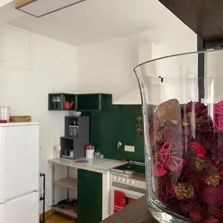 Civico 18 * רומא